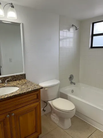 $1,950 | 1522 Lake Crystal Drive, Unit E, West Palm Beach, FL 33411