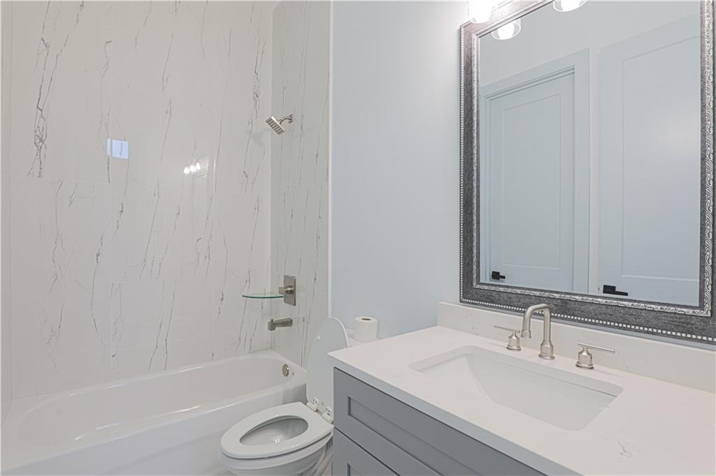 1480 Wheeler Cemetery Road Maysville, GA 30558 - Photo 15 of 50 a bathroom with a sink toilet and bathtub