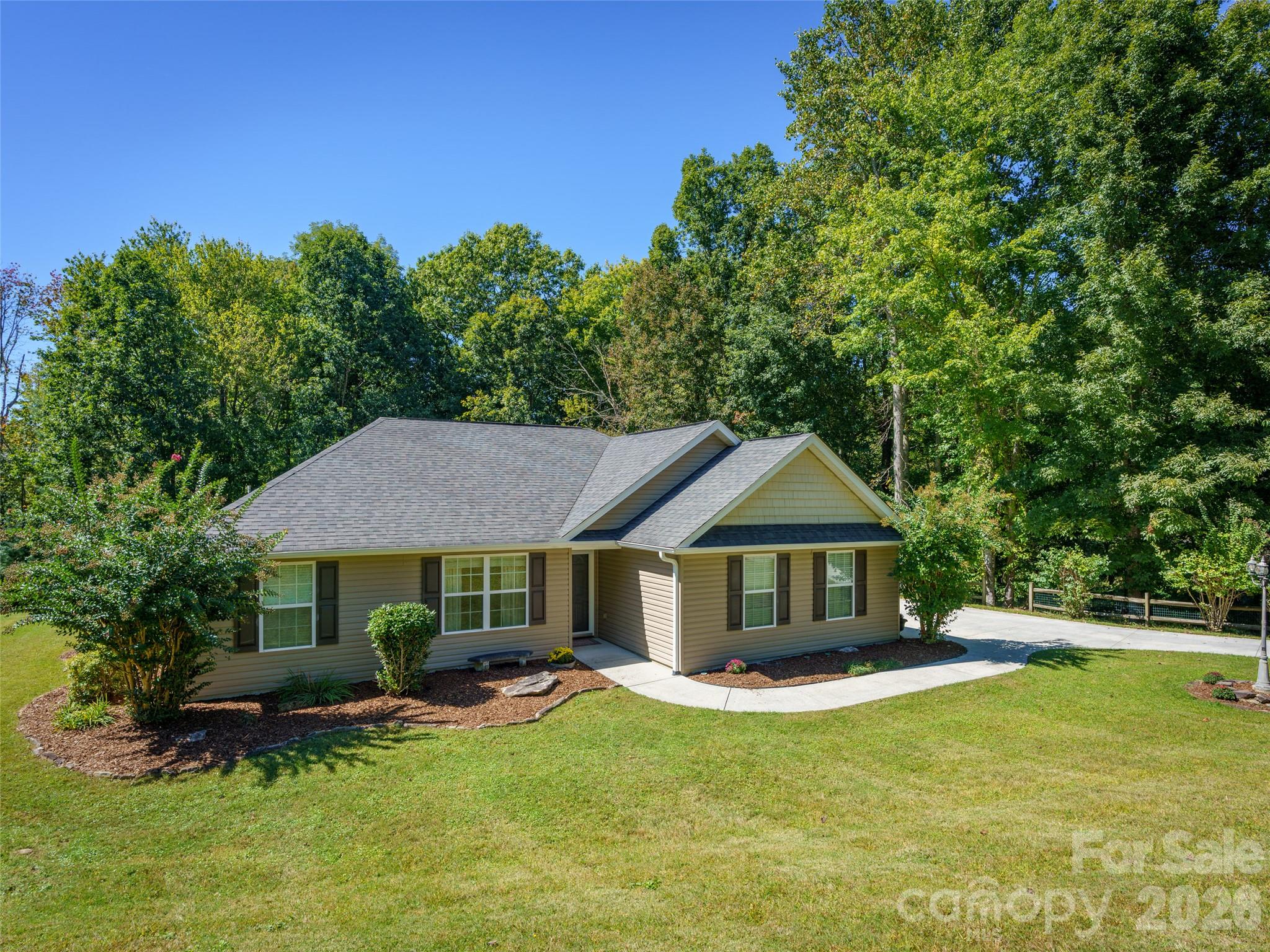 202 Hondah Road Brevard, NC 28712 - Photo 2 of 40 Gallery Image 2