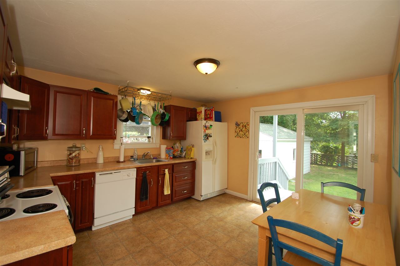 38 Exeter Avenue Manchester, NH 03103 - Photo 3 of 12 Gallery Image 3