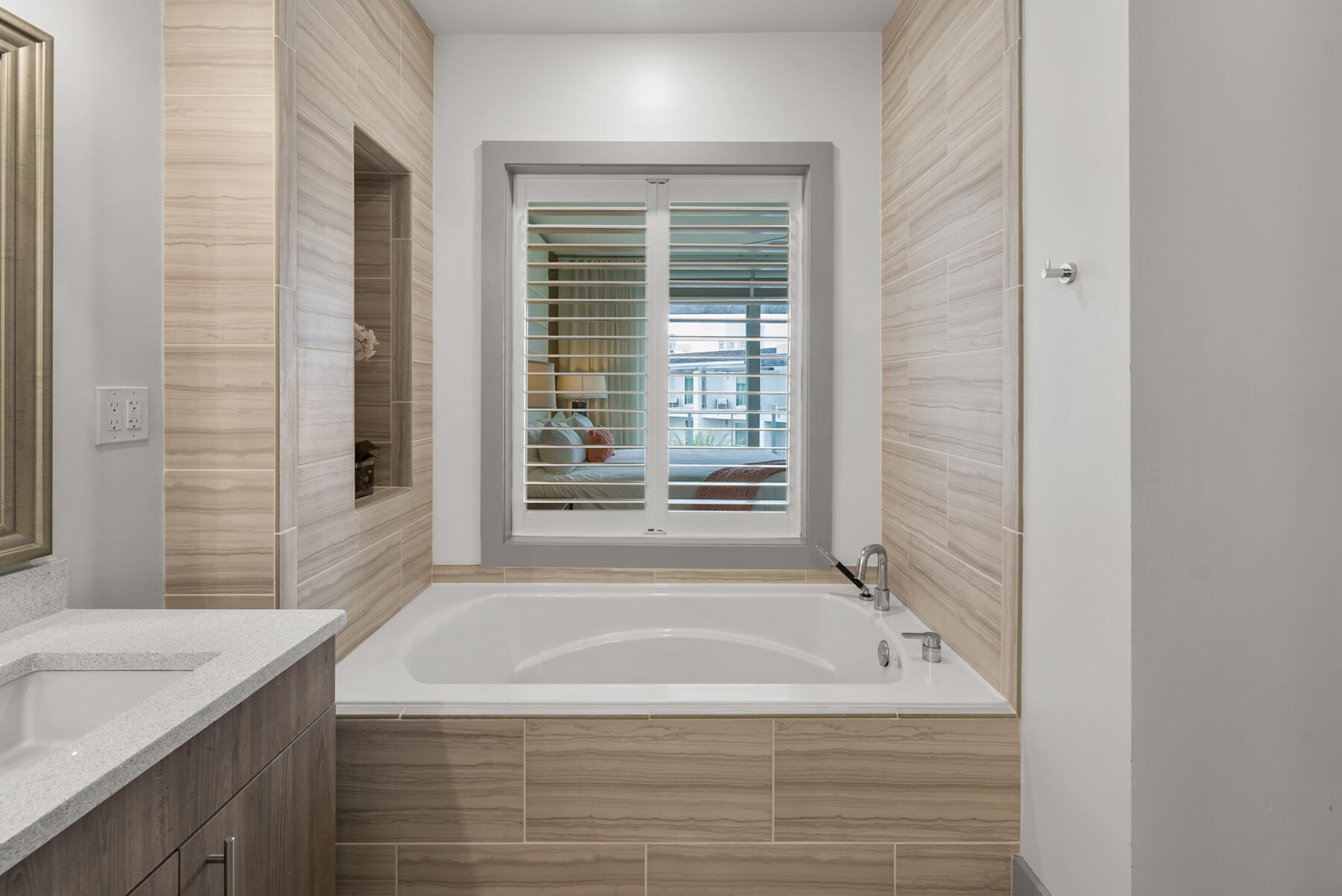 10941 East County Highway 30A, Unit 345 Inlet Beach, FL 32461 - Photo 22 of 45 Soaking tub primary bath