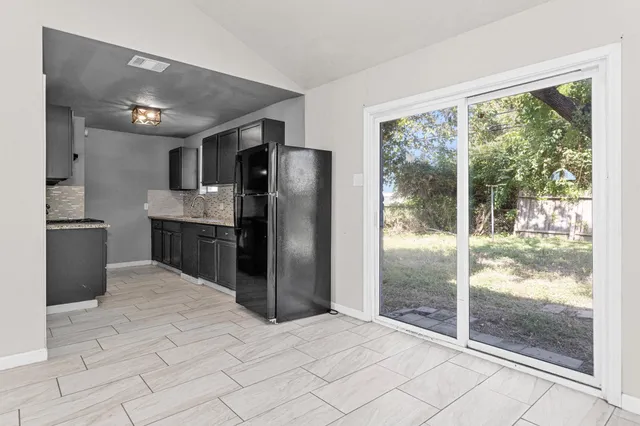 $1,877 | 15225 Woodforest Boulevard, Channelview, TX 77530