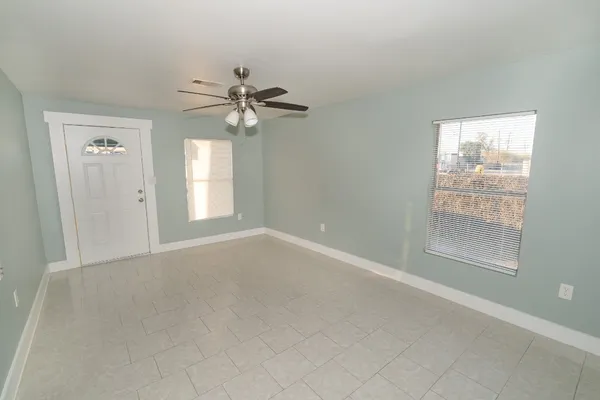 $2,000 | 4826 Bristol Street, Houston, TX 77009