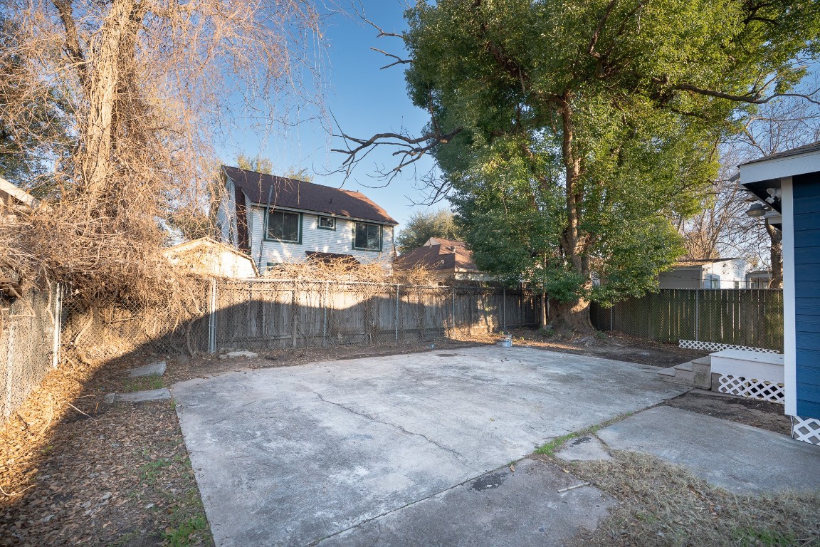 4826 Bristol Street Houston, TX 77009 - Photo 24 of 25 a view of a house with a patio