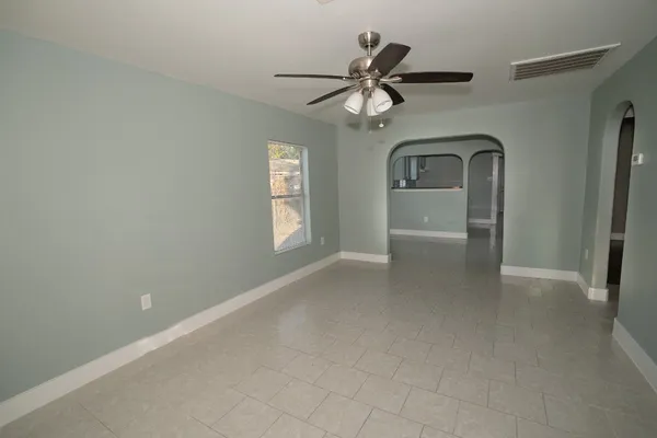 $2,000 | 4826 Bristol Street, Houston, TX 77009