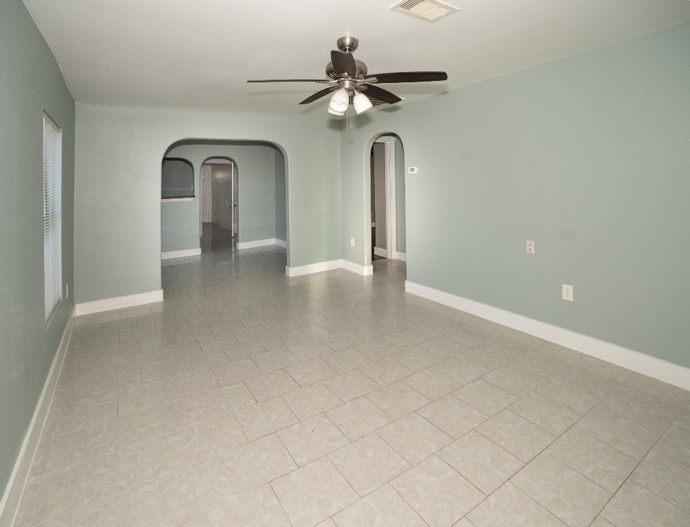 4826 Bristol Street Houston, TX 77009 - Photo 5 of 25