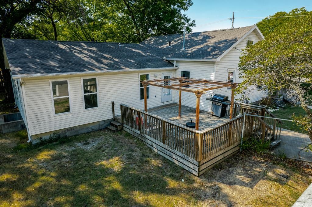 1917 Simpson Avenue Winfield, KS 67156 - Photo 2 of 32