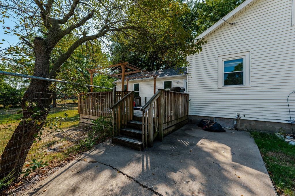 1917 Simpson Avenue Winfield, KS 67156 - Photo 22 of 32