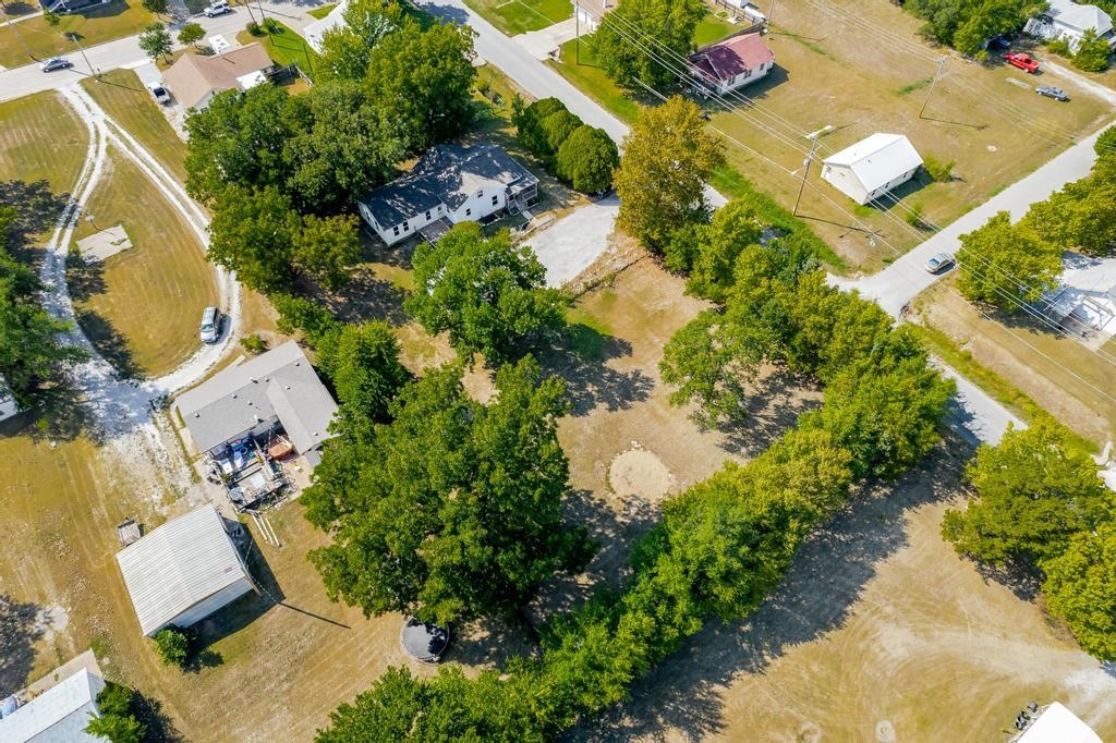 1917 Simpson Avenue Winfield, KS 67156 - Photo 30 of 32