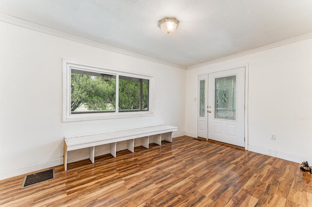 1917 Simpson Avenue Winfield, KS 67156 - Photo 3 of 32