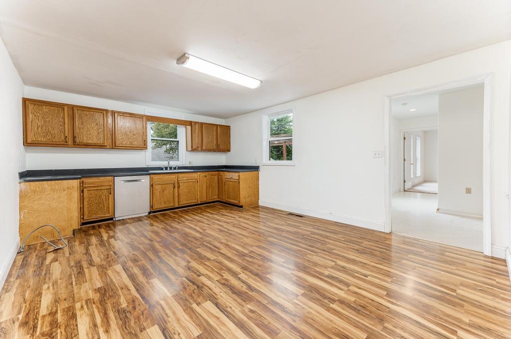 1917 Simpson Avenue Winfield, KS 67156 - Photo 7 of 32