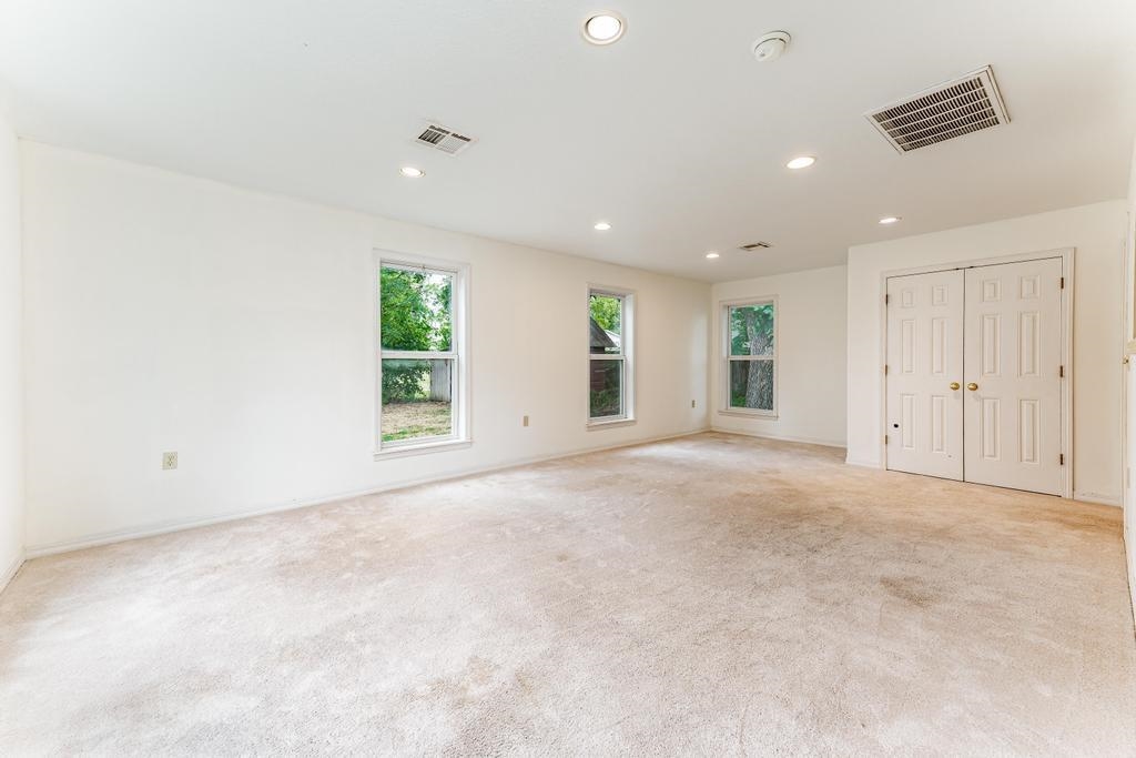 1917 Simpson Avenue Winfield, KS 67156 - Photo 9 of 32