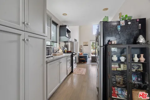 $2,100,000 | 563 Westminster Avenue, Venice, CA 90291
