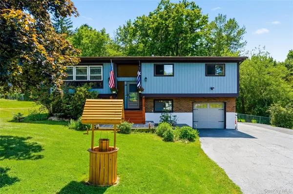 $489,000 | 24 Dennis Drive, New Hampton, NY 10958