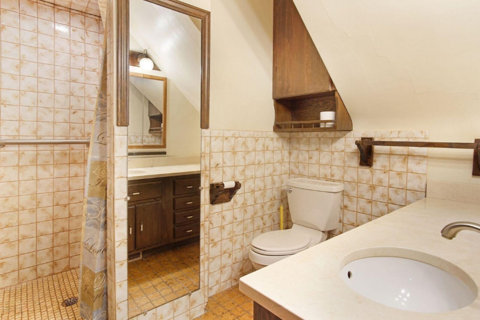5221 Hartman Road Eau Claire, MI 49111 - Photo 20 of 29 Downstairs bath