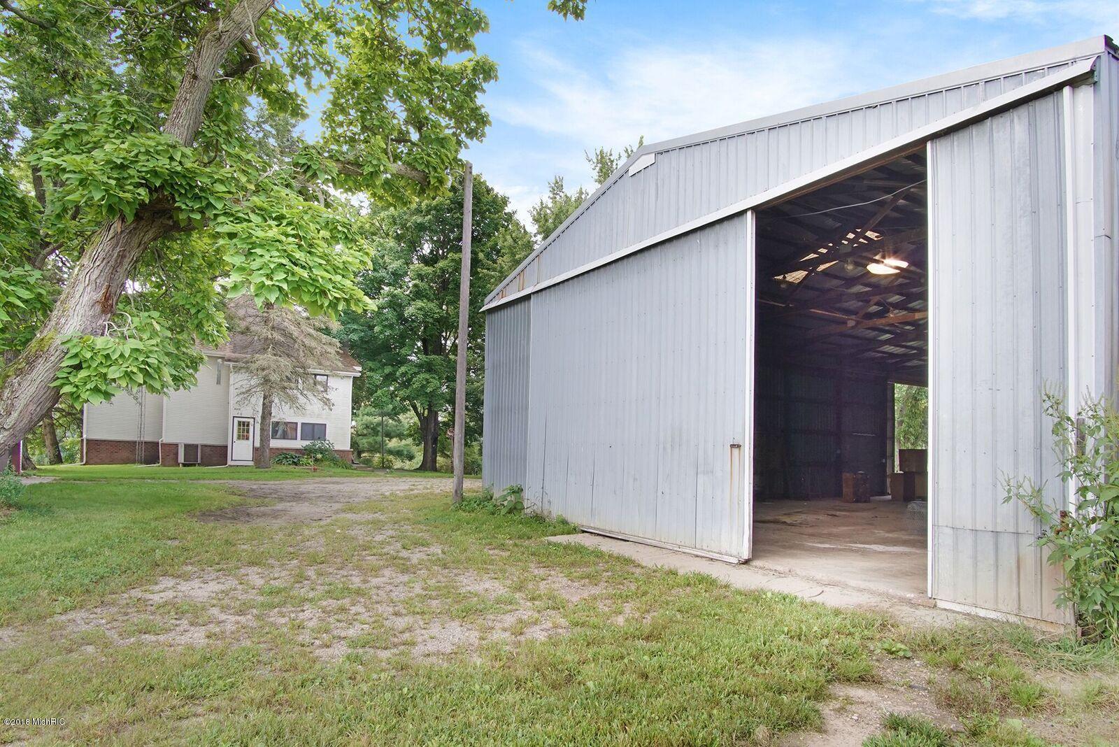 5221 Hartman Road Eau Claire, MI 49111 - Photo 8 of 29 Pole Barn 1