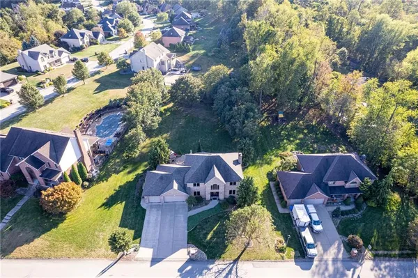 a view of houses and yard with swimming pool
