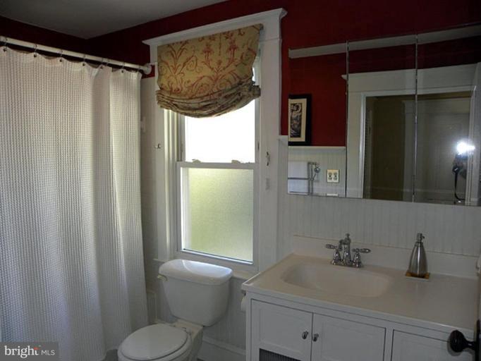 10 West Spring Street Alexandria, VA 22301 - Photo 11 of 24 Bath #1