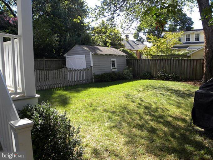 10 West Spring Street Alexandria, VA 22301 - Photo 15 of 24 Back yard