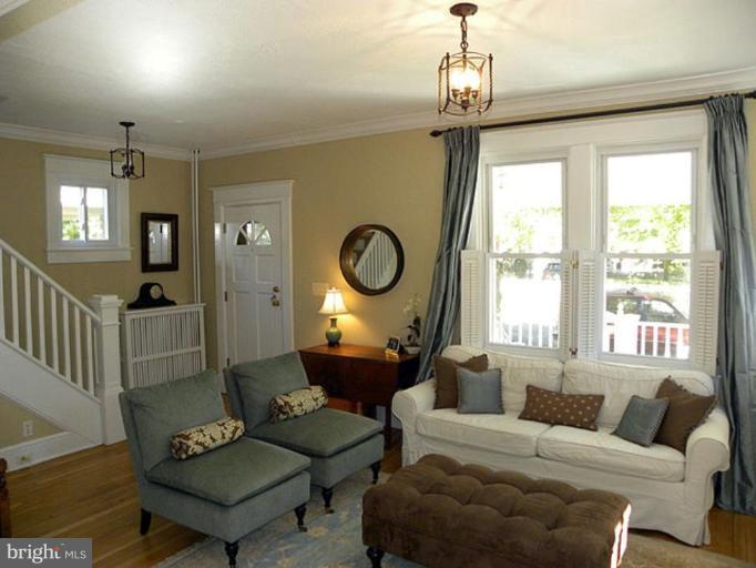 10 West Spring Street Alexandria, VA 22301 - Photo 6 of 24 Living Room #2