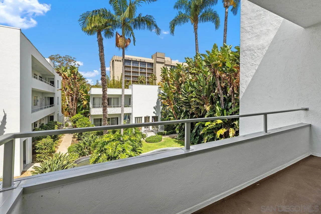 2368 Torrey Pines Road, Unit 63 La Jolla, CA 92037 - Photo 22 of 41 View