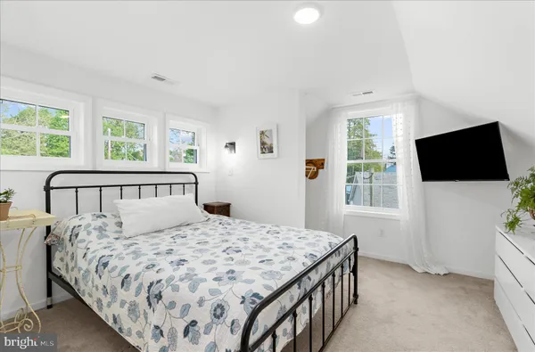 $415,000 | 8 Anglewood Avenue, Earleville, MD 21919