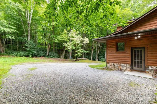 $425,000 | 107 Cabin Fever Trail, Maggie Valley, NC 28751