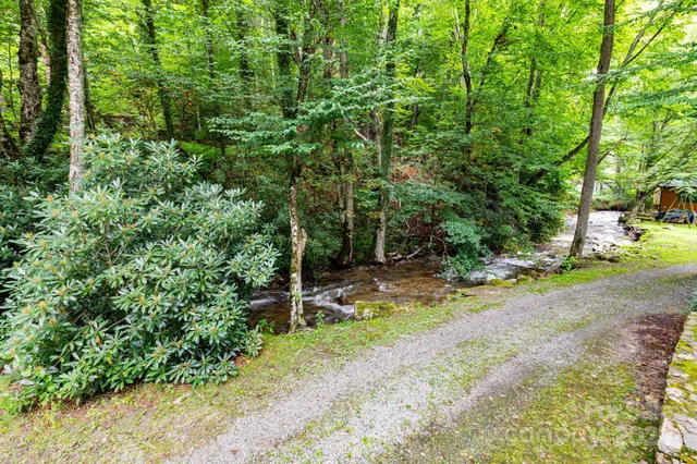 $425,000 | 107 Cabin Fever Trail, Maggie Valley, NC 28751