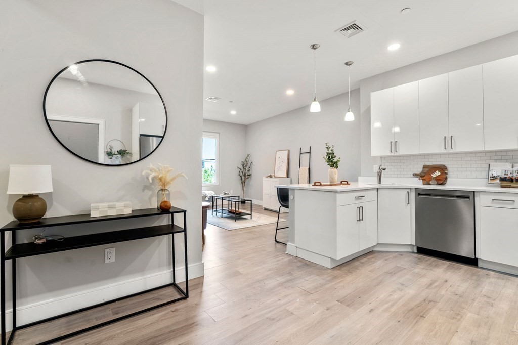 610 Rutherford Avenue, Unit 203 Boston, MA 02129 - Photo 8 of 23 Gallery Image 8