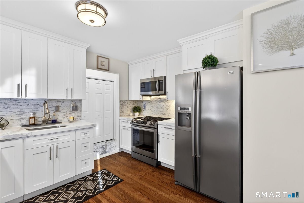 72 Broadmere Road Stratford, CT 06614 - Photo 7 of 34
