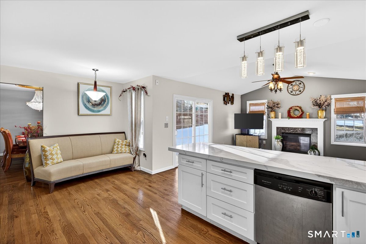 72 Broadmere Road Stratford, CT 06614 - Photo 9 of 34