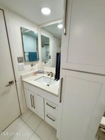 $135,000 | 225 Molokai, Unit G, Diamondhead, MS 39525