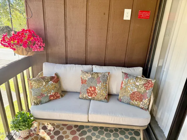 $135,000 | 225 Molokai, Unit G, Diamondhead, MS 39525