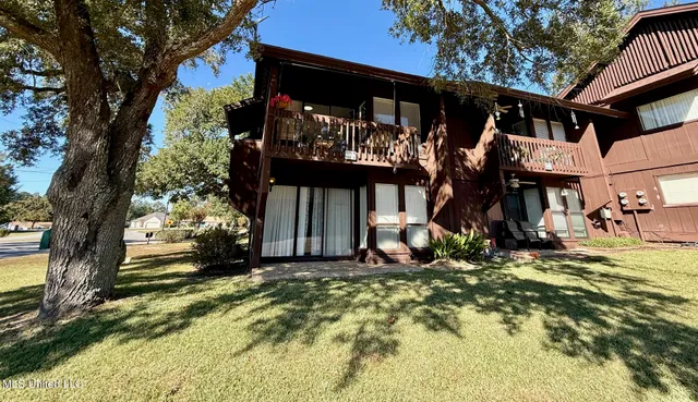$135,000 | 225 Molokai, Unit G, Diamondhead, MS 39525