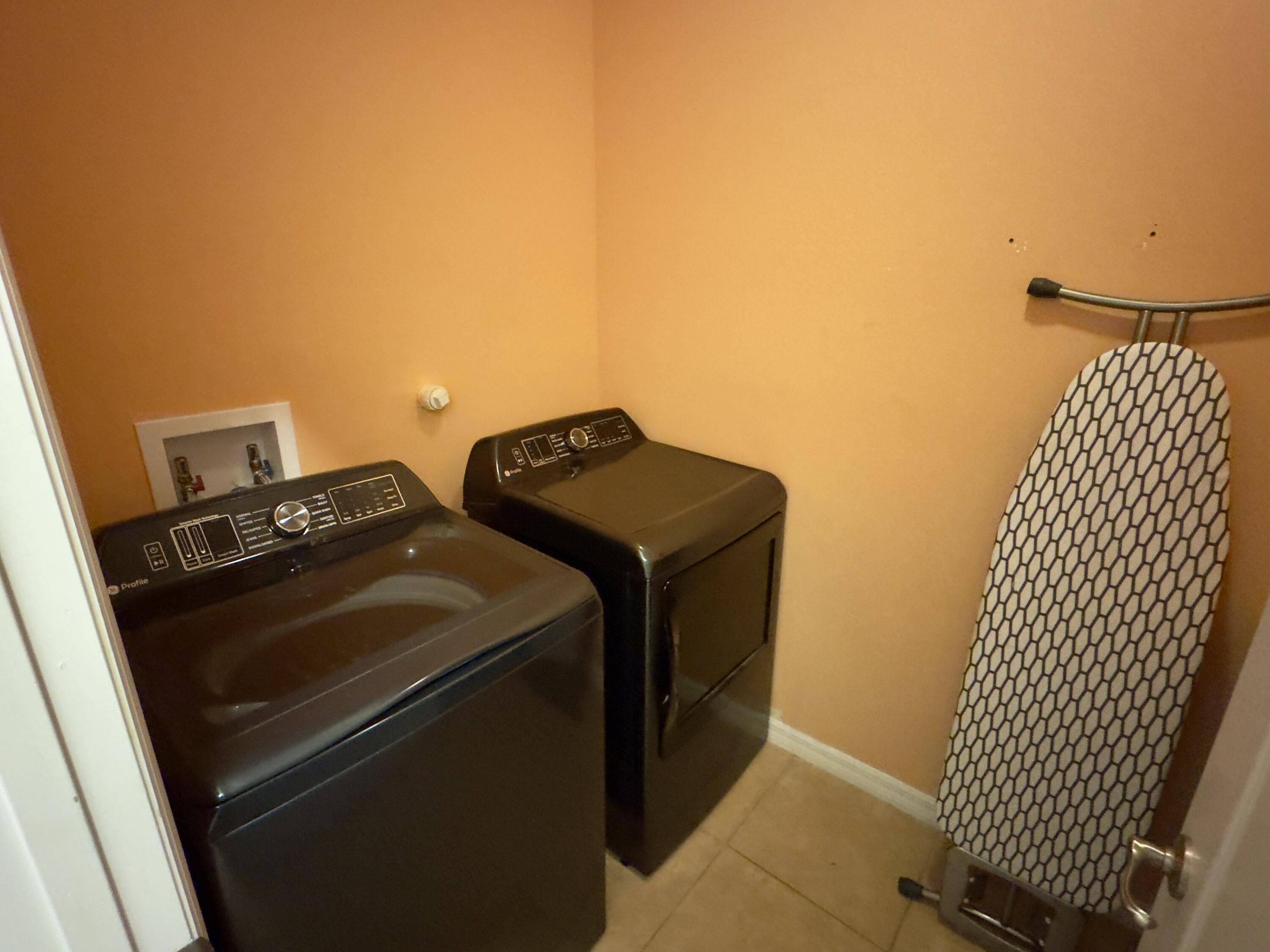 520 Southwest Dailey Avenue Port St. Lucie, FL 34953 - Photo 21 of 34 a utility room with dryer and washer