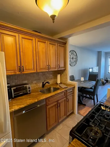 $224,000 | 1100 Clove Road, Unit 2E | Silver Lake