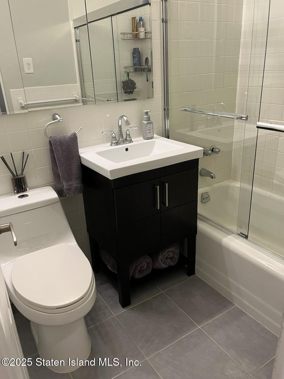 1100 Clove Road, Unit 2E Staten Island, NY 10301 - Photo 20 of 37 Full Bathroom