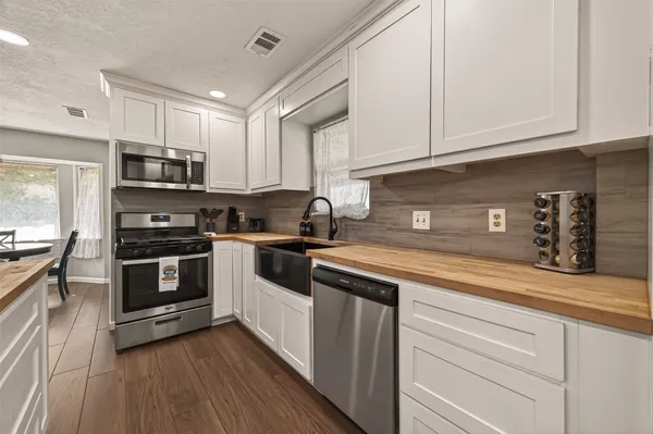 $2,400 | 8307 Carvel Lane, Houston, TX 77036