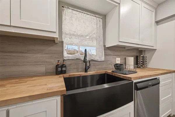 $2,400 | 8307 Carvel Lane, Houston, TX 77036