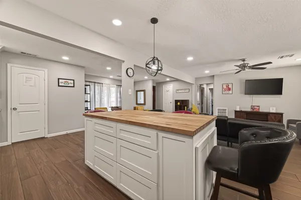 $2,400 | 8307 Carvel Lane, Houston, TX 77036