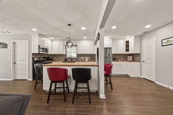 $2,400 | 8307 Carvel Lane, Houston, TX 77036