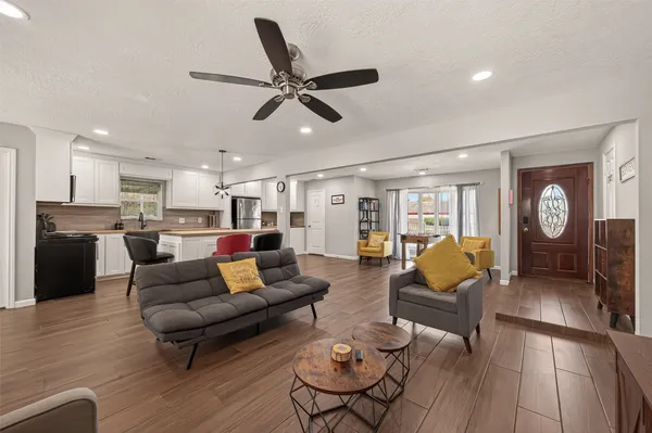 $2,400 | 8307 Carvel Lane, Houston, TX 77036