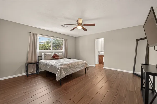 $2,400 | 8307 Carvel Lane, Houston, TX 77036