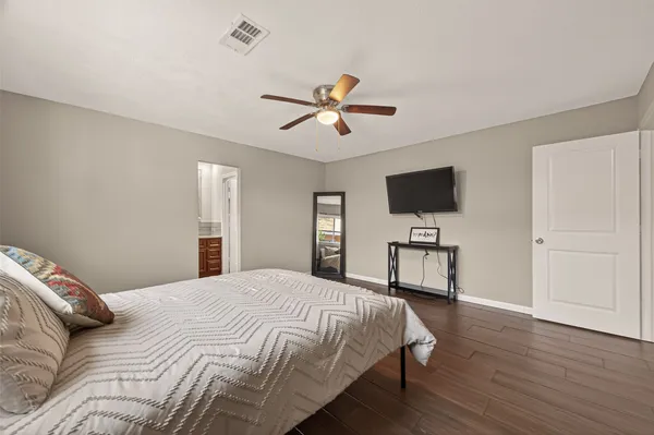 $2,400 | 8307 Carvel Lane, Houston, TX 77036