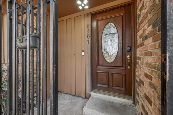 $2,400 | 8307 Carvel Lane, Houston, TX 77036