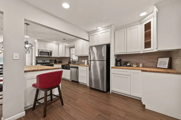 $2,400 | 8307 Carvel Lane, Houston, TX 77036