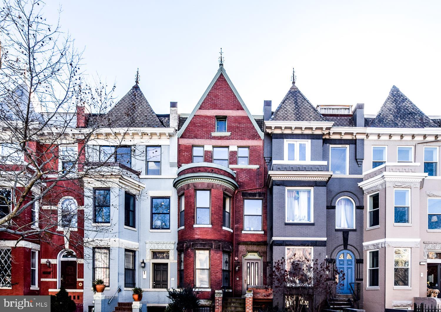 1722 U Street is the Pretty Blue Rowhouse