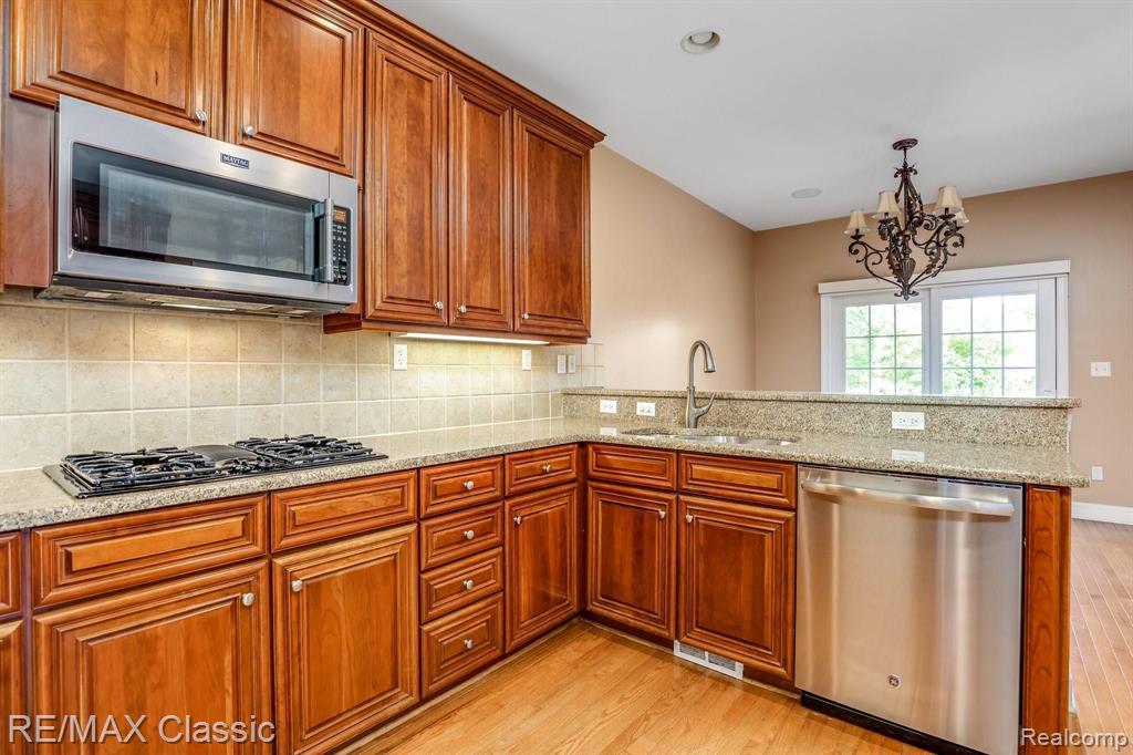 24849 Reeds Pointe Drive Novi, MI 48374 - Photo 13 of 47