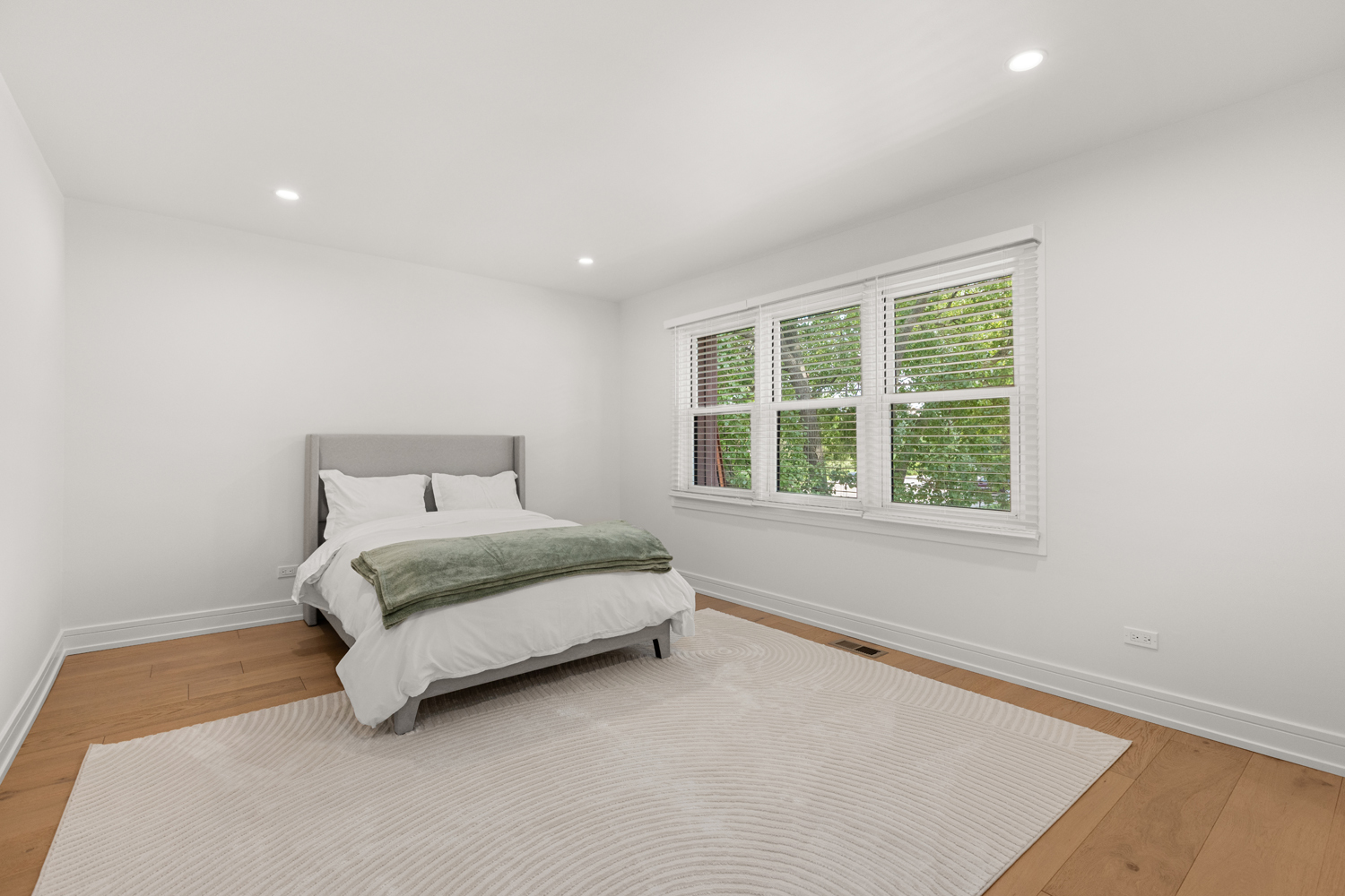 3936 Dundee Road Northbrook, IL 60062 - Photo 23 of 46 Gallery Image 23