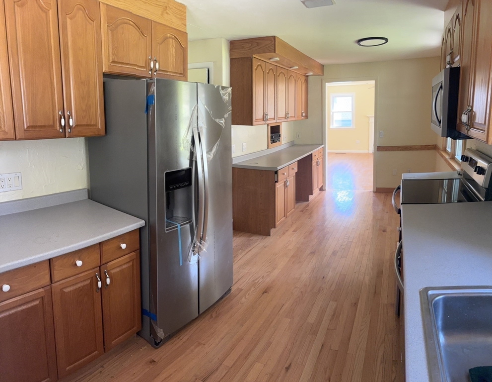 1037 Shaker Road Westfield, MA 01085 - Photo 3 of 10 Gallery Image 3